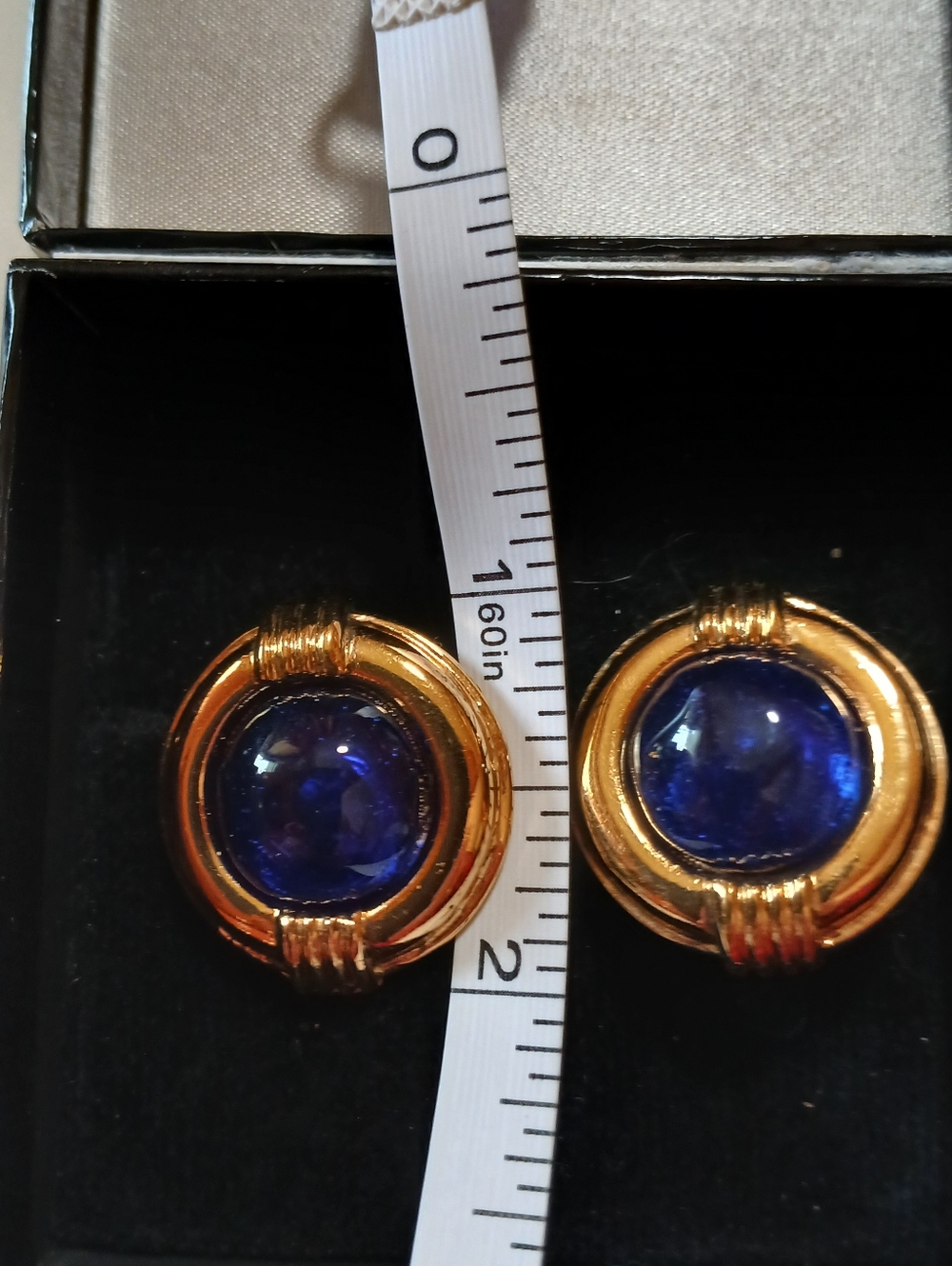 CHANEL Gold and Deep Blue Round Giroux Clip-On Earrings - Picture 11 of 13